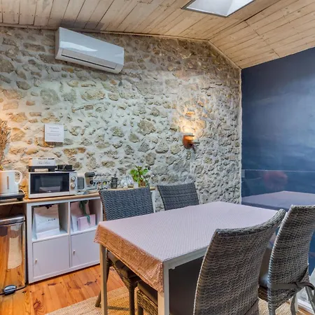 Castellas-alamaisondesophie Bed and breakfast