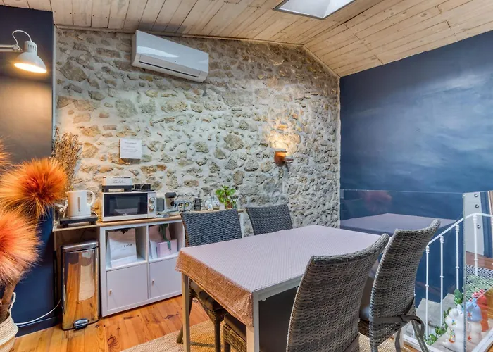 Castellas-alamaisondesophie Bed and breakfast